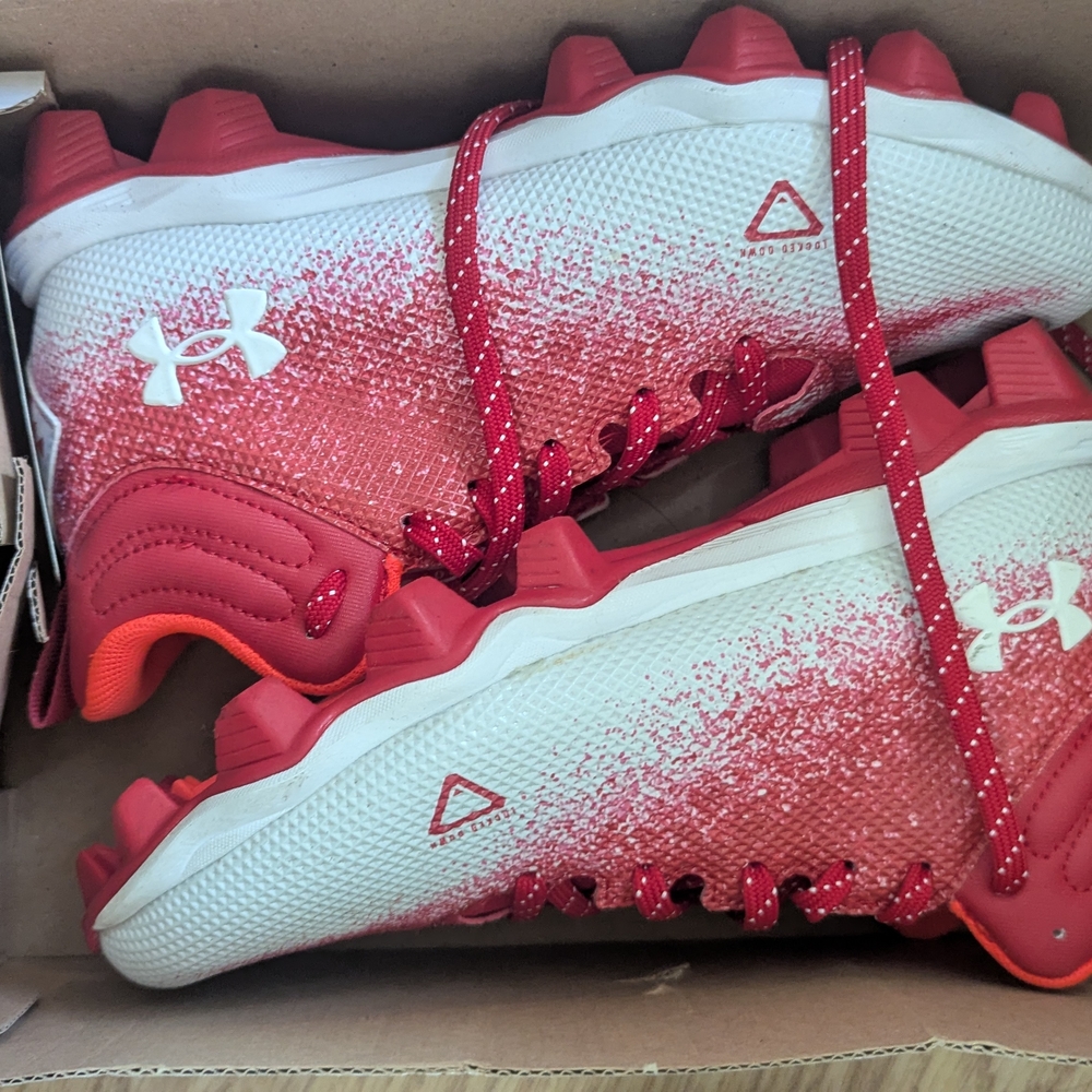 Under Armour Kids Red and White Athletic Shoes - Football Cleats 4.5 Y BNIB
